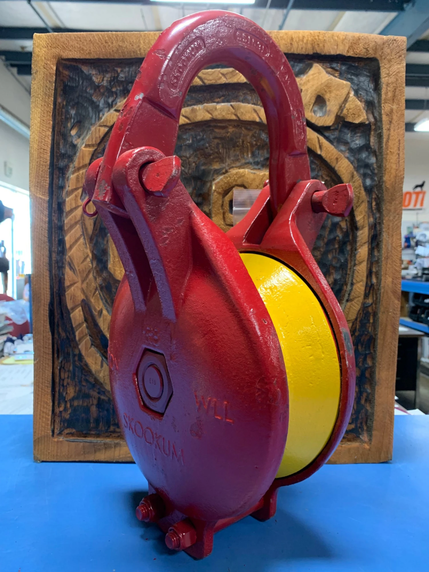 006_f8ab6a5a-626f-46a7-bb12-3fec55d1e2b3.jpg SKOOKUM R-8 RIGGING BLOCK 8" SHEAVE Logging & Forestry
