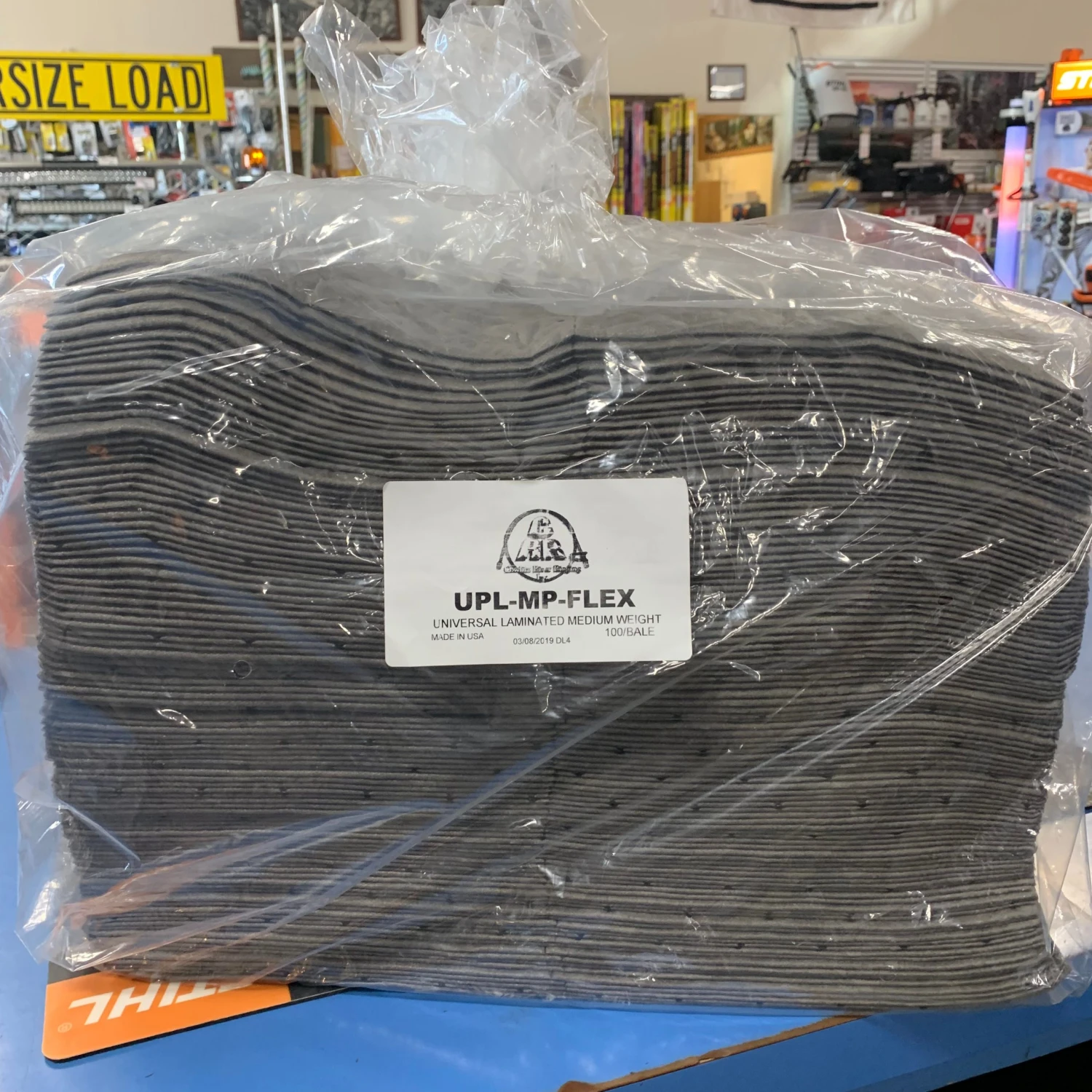 011_716e7338-807c-4500-80e1-cc583b539a61.jpg Cowlitz River Rigging Safety & First Aid UNIVERSAL LAMINATED MEDIUM WEIGHT ABSORBENT PADS